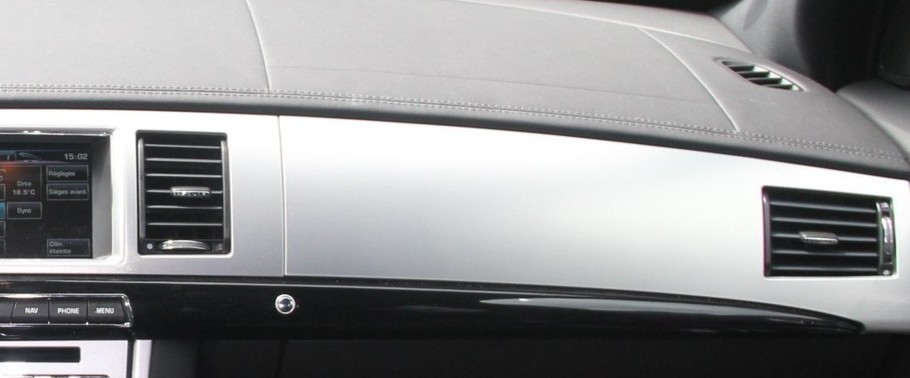 จากัวร์ เอ็กซ์เอฟ พอร์ตฟอลิโอ ออลดับบลิวไดรฟ์ (เอดับบลิวดี) AirBags View