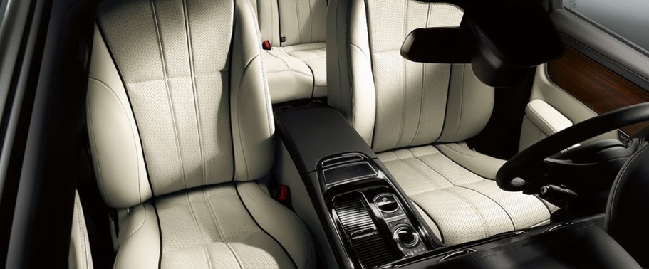 XJ Premium Luxury LWB Front Seats