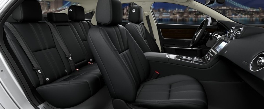 จากัวร์ เอ็กซ์เจ พอร์ตฟอลิโอ แอลดับบลิวบี ออลวีลไดรฟ์ Keychain Fob