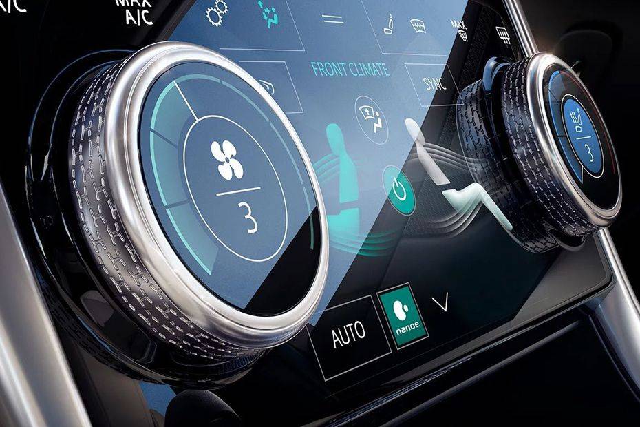 Center Controls of จากัวร์ เอ๊กซ์อี Center Controls of จากัวร์ เอ๊กซ์อี