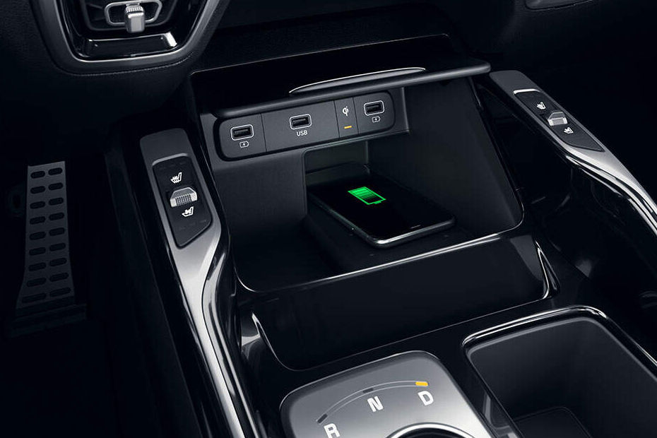 Power Accessories Outlet View of KIA Sorento PHEV