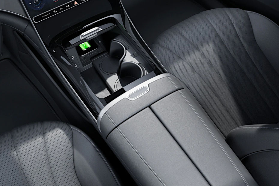 EQE Saloon Front Center Divider