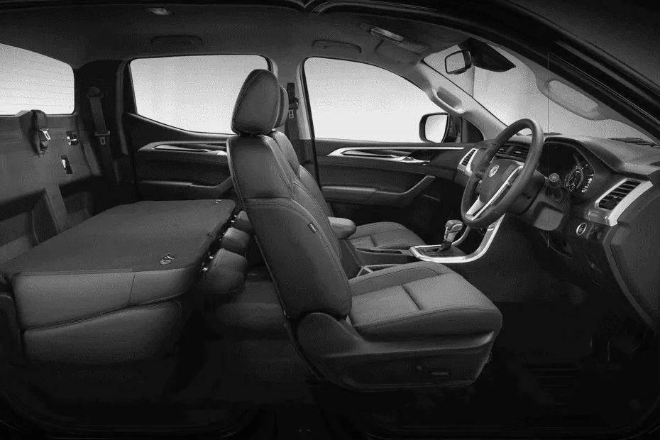 เอ็มจี Extender Front And Rear Seats Together เอ็มจี Extender Front And Rear Seats Together