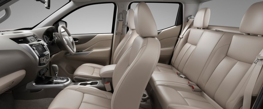 นิสสัน เอ็นพี 300 นาวาร่า สปอร์ตเทค ดีซี Rear Seats