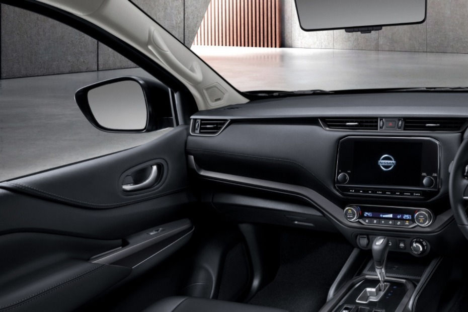 door handle interior of Nissan Terra