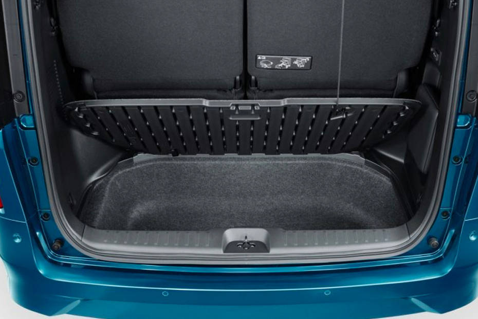 Trunk Open Closer View of Serena e-Power Trunk Open Closer View of Serena e-Power