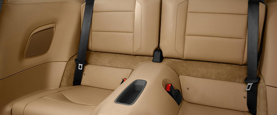 ปอร์เช่ 911 คาร์เรร่า 4 เอส คาร์บริโอเน็ต Rear Seats