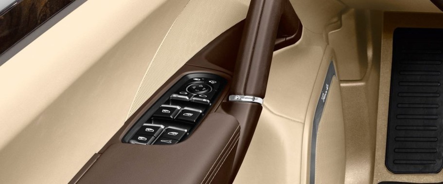 ปอร์เช่ คาเยนน์ เอส อี-ไฮบริด Drivers Side In Side Door Controls ปอร์เช่ คาเยนน์ เอส อี-ไฮบริด Drivers Side In Side Door Controls