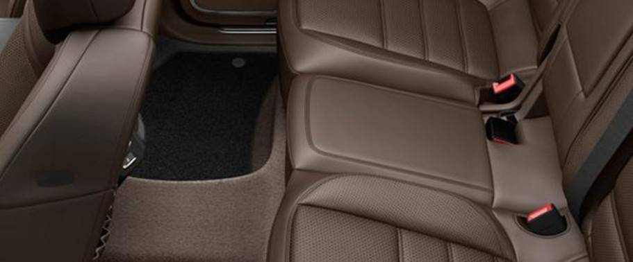 ปอร์เช่ คาเยนน์ เทอร์โบ Rear Seats ปอร์เช่ คาเยนน์ เทอร์โบ Rear Seats