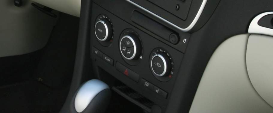 Speakers View of Saab 9-3 Convertible Speakers View of Saab 9-3 Convertible