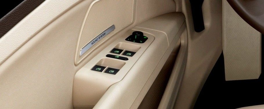 Skoda Superb Combi Greenline Drivers Side In Side Door Controls Skoda Superb Combi Greenline Drivers Side In Side Door Controls