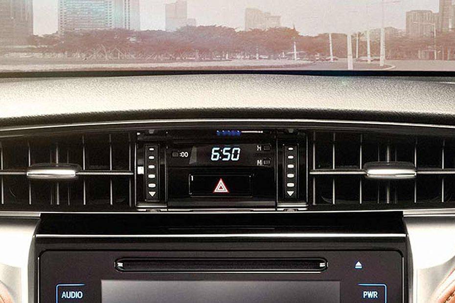 clock in Toyota Fortuner