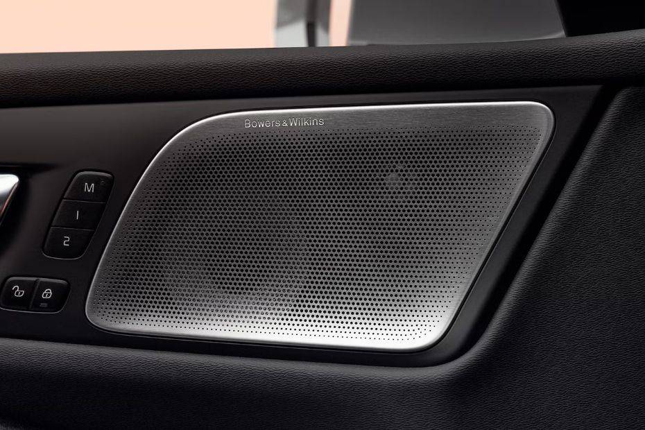 Speakers View of วอลโว่ V60 Recharge Speakers View of วอลโว่ V60 Recharge