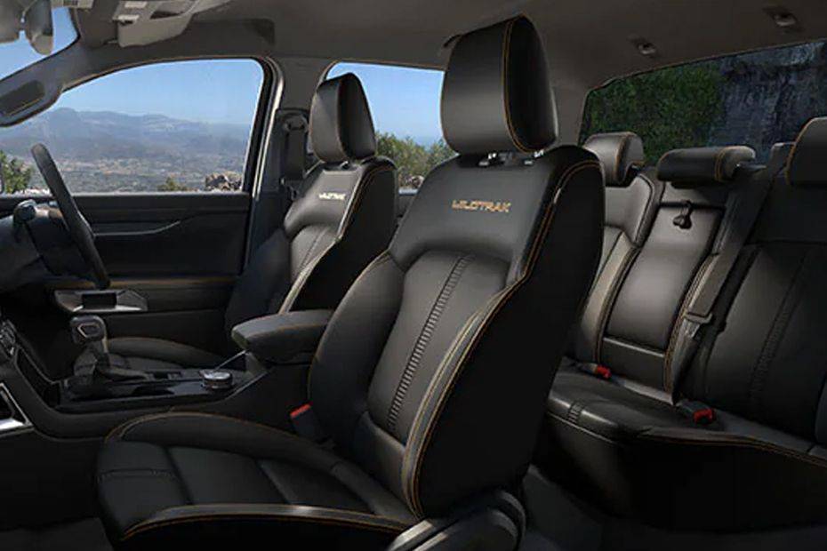 ฟอร์ด Ranger Wildtrak Front And Rear Seats Together ฟอร์ด Ranger Wildtrak Front And Rear Seats Together
