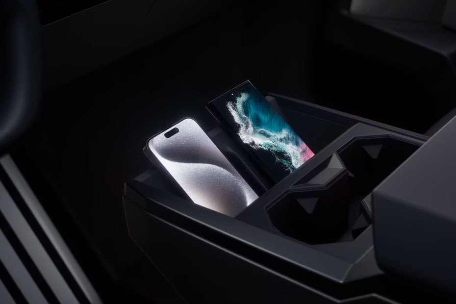 Power Accessories Outlet View of เทสล่า Cybertruck Power Accessories Outlet View of เทสล่า Cybertruck