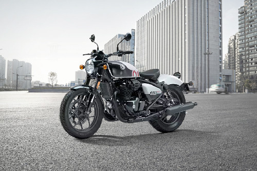 รอยัล เอนฟีลด์ Shotgun 650 Slant Front View Full Image