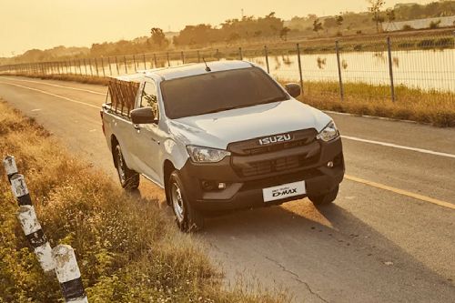 อีซูซุ ดี-แมกซ์ สปาร์ก Front Side View