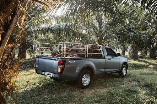 ดี-แมกซ์ สปาร์ก Rear angle view