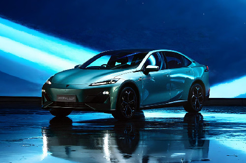 Changan Deepal L07 Front Side View