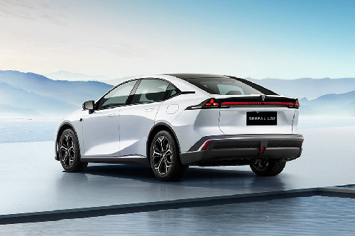 Rear Cross Side View of Changan Deepal L07S