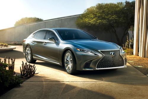 เลกซัส แอลเอส Front Medium View