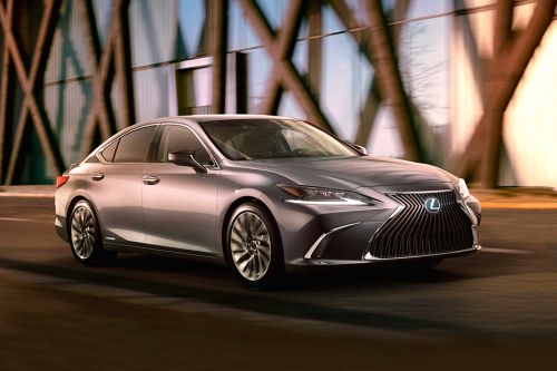 เลกซัส อีเอส Front Cross Side View