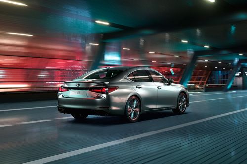 อีเอส Rear angle view