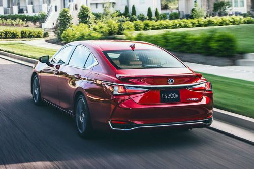 อีเอส Rear Low Angle View