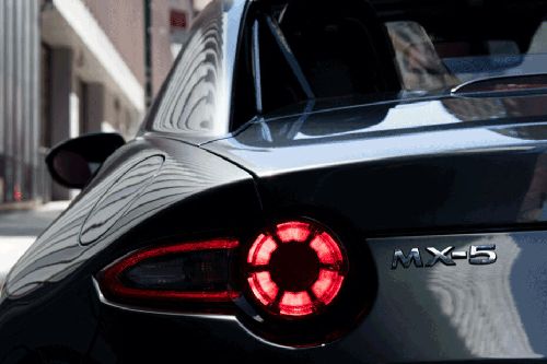 เอ็มเอ๊กซ์-5 Tail light