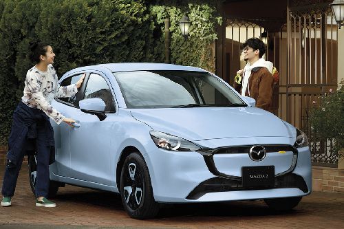 มาสด้า 2 แฮชแบ๊ค Front Cross Side View