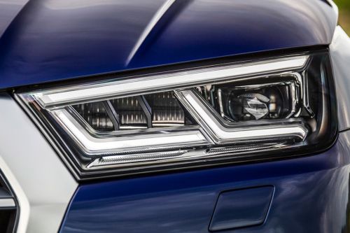 คิว 5 Headlight