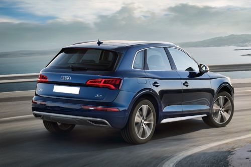 คิว 5 Rear angle view