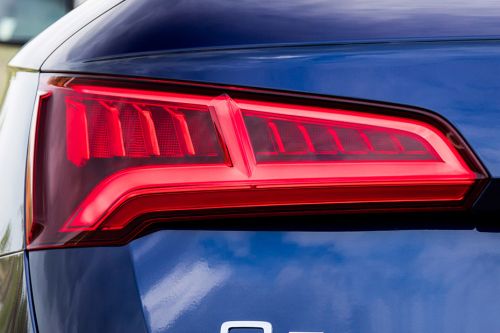 คิว 5 Tail light