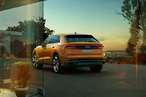 Rear Cross Side View of Audi Q8