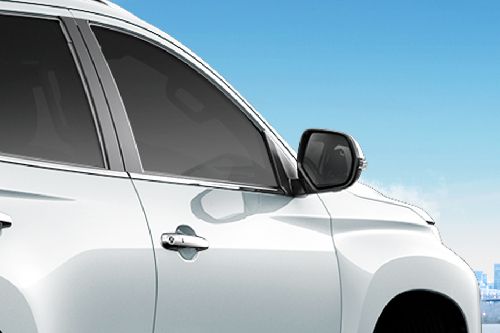 มิตซูบิชิ ปาเจโร่ สปอร์ต Drivers Side Mirror Rear Angle