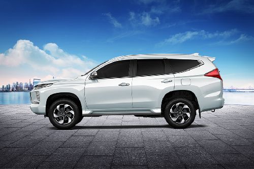 ปาเจโร่ สปอร์ต Side view