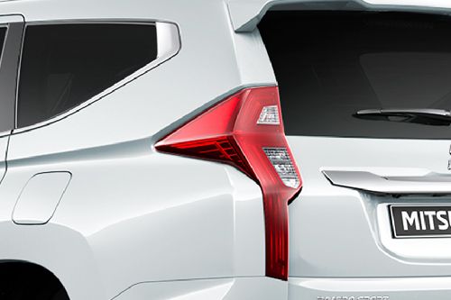 ปาเจโร่ สปอร์ต Tail light