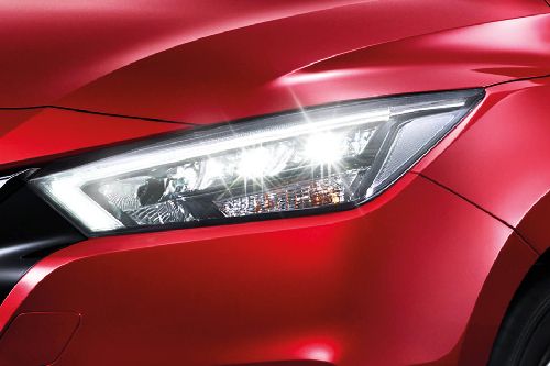 อัลเมร่า Headlight