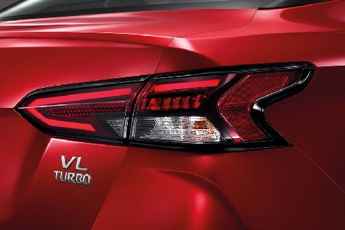 อัลเมร่า Tail light