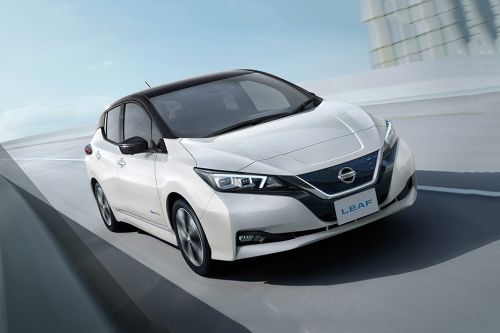 นิสสัน ลีฟ Front Medium View