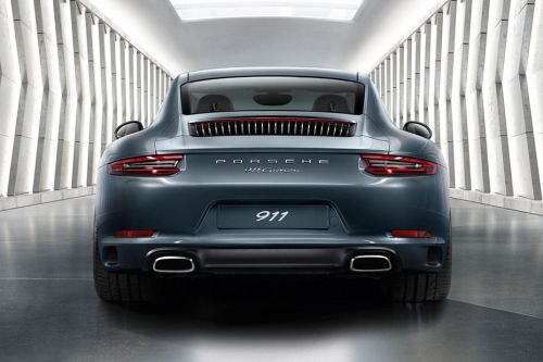 Full Rear View of ปอร์เช่ 911 