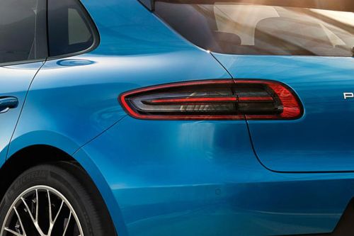 แมคแคน Tail light