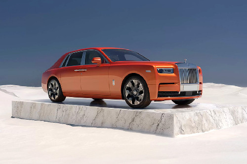 แฟนทอม Front angle low view