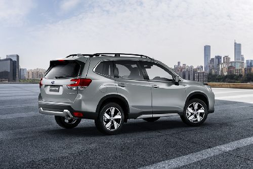 ฟอเรสเตอร์ Rear Medium Side View