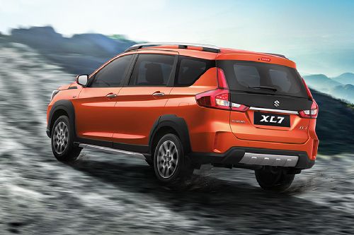 Rear Medium View of ซูซูกิ XL7 Hybrid