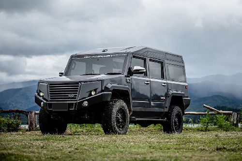 ไทยรุ่ง TR Transformer II 7 Seater Front Side View