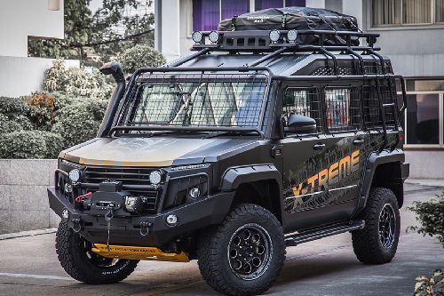 Thairung TR Transformer II 9 Seater Front Side View Thairung TR Transformer II 9 Seater Front Side View