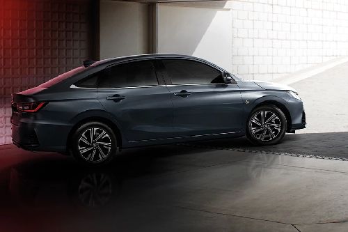 Yaris Ativ Rear angle view