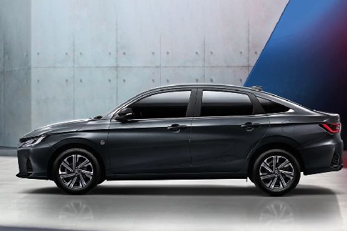 Yaris Ativ Side view