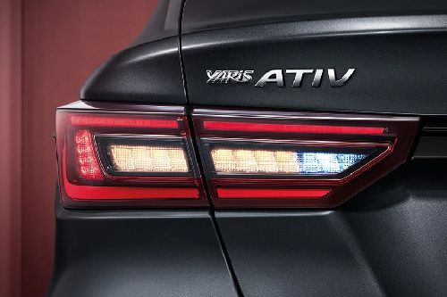 ยาริส เอทีฟ Tail light